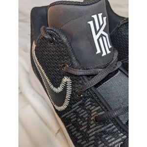 Nike Kyrie Flytrap II EP Black Sz 9.5